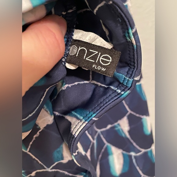 Onzie Leggings 3/4 Capri Length M/L - Picture 3 of 4